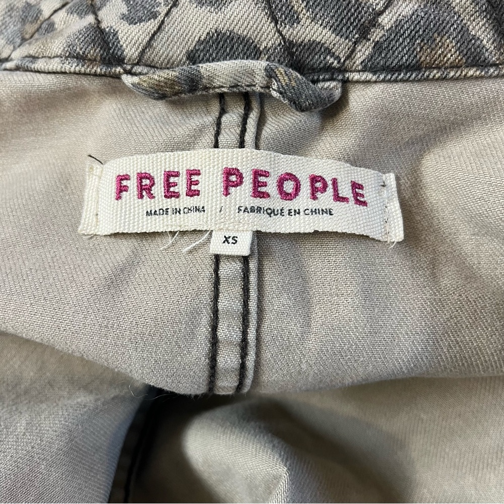 Free People Jacket Women XS Tan Military Field Animal Leopard Print Zip Button - Picture 12 of 14